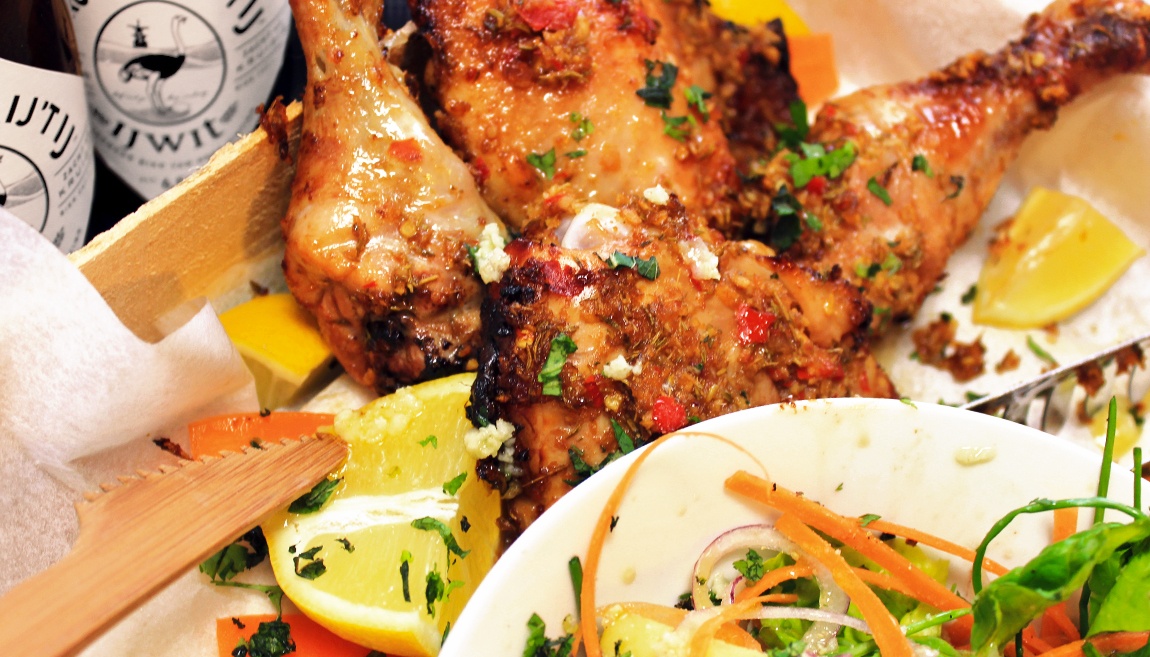 JAMAICAANSE JERK CHICKEN MET AARDAPPELKRUIDENSALADE