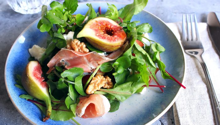 SALADE MET PROSCUITTO, GORGONZOLA & DRUIVENDESSING