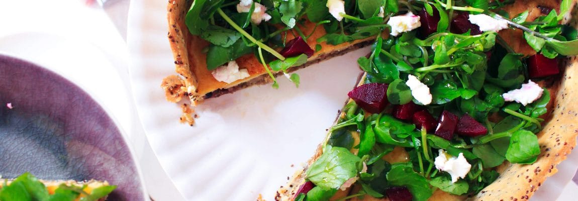CHIAZAADTAART MET GEITENKAAS EN RODE BIETENSALADE